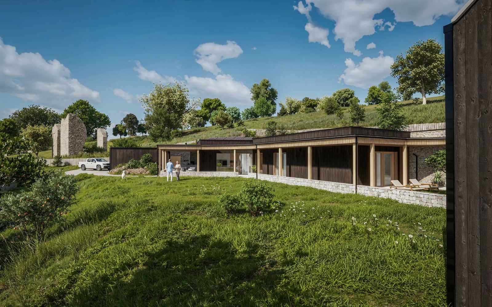 Casa interrata vicino a Kežmarok con facciata in pietra e legno, tetto verde, persone e cane sul prato accanto alle rovine del castello